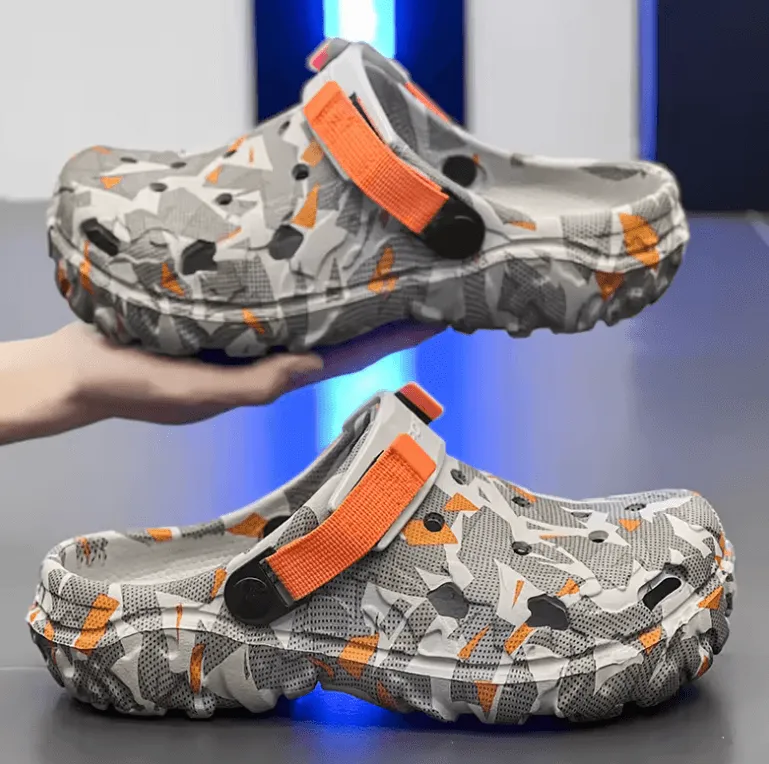 New Men's Clogs Slippers Sandal Men Garden Shoes Flat Camouflage Sandals Male Sneakers Outdoor Flip Flops Home Clogs