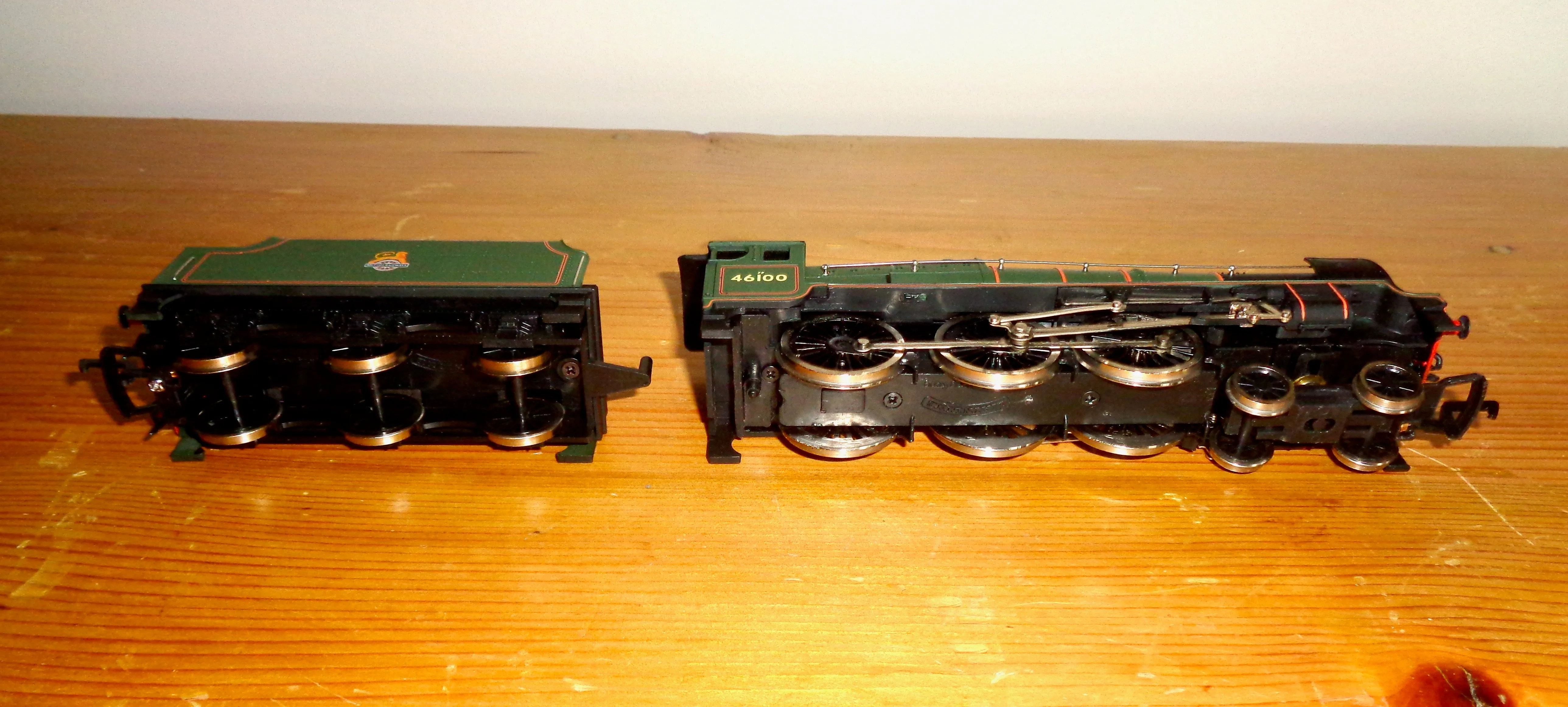 OO Gauge Mainline BR 46100 Royal Scot Steam Locomotive Engine And Tender in Original Box