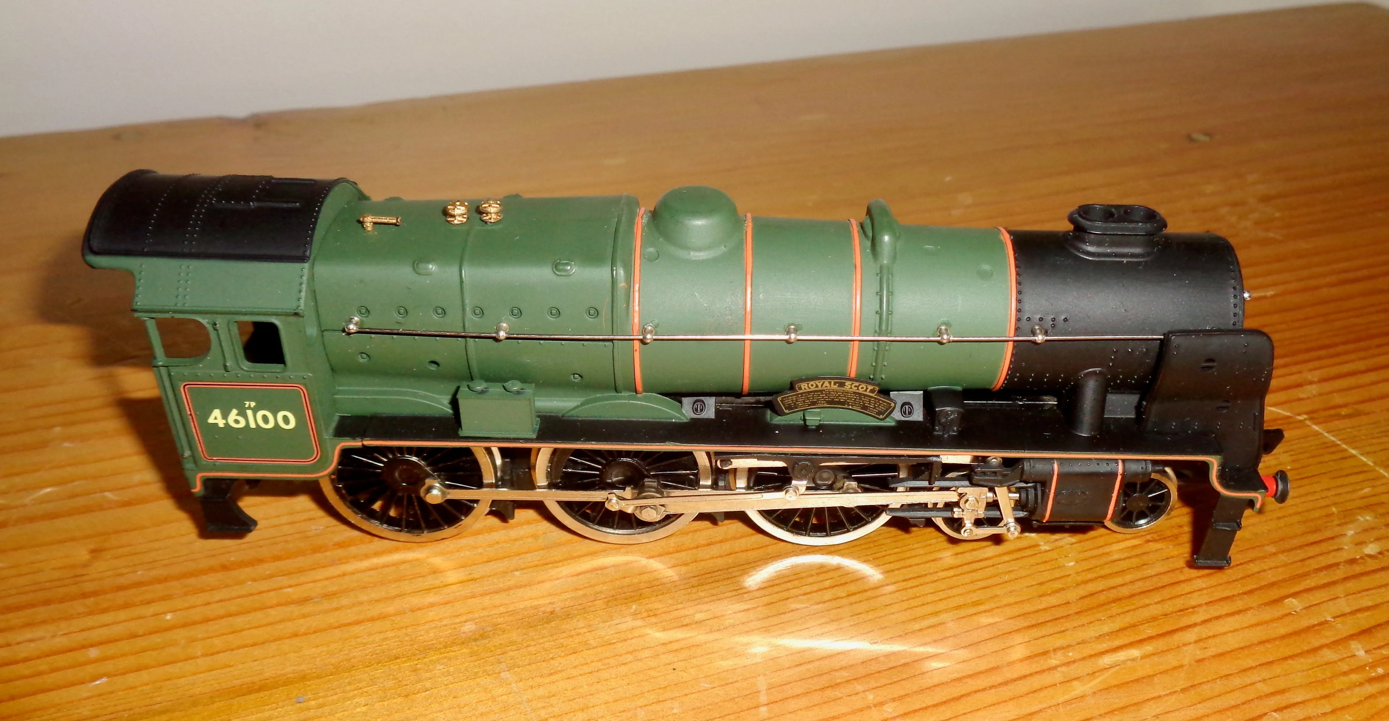 OO Gauge Mainline BR 46100 Royal Scot Steam Locomotive Engine And Tender in Original Box