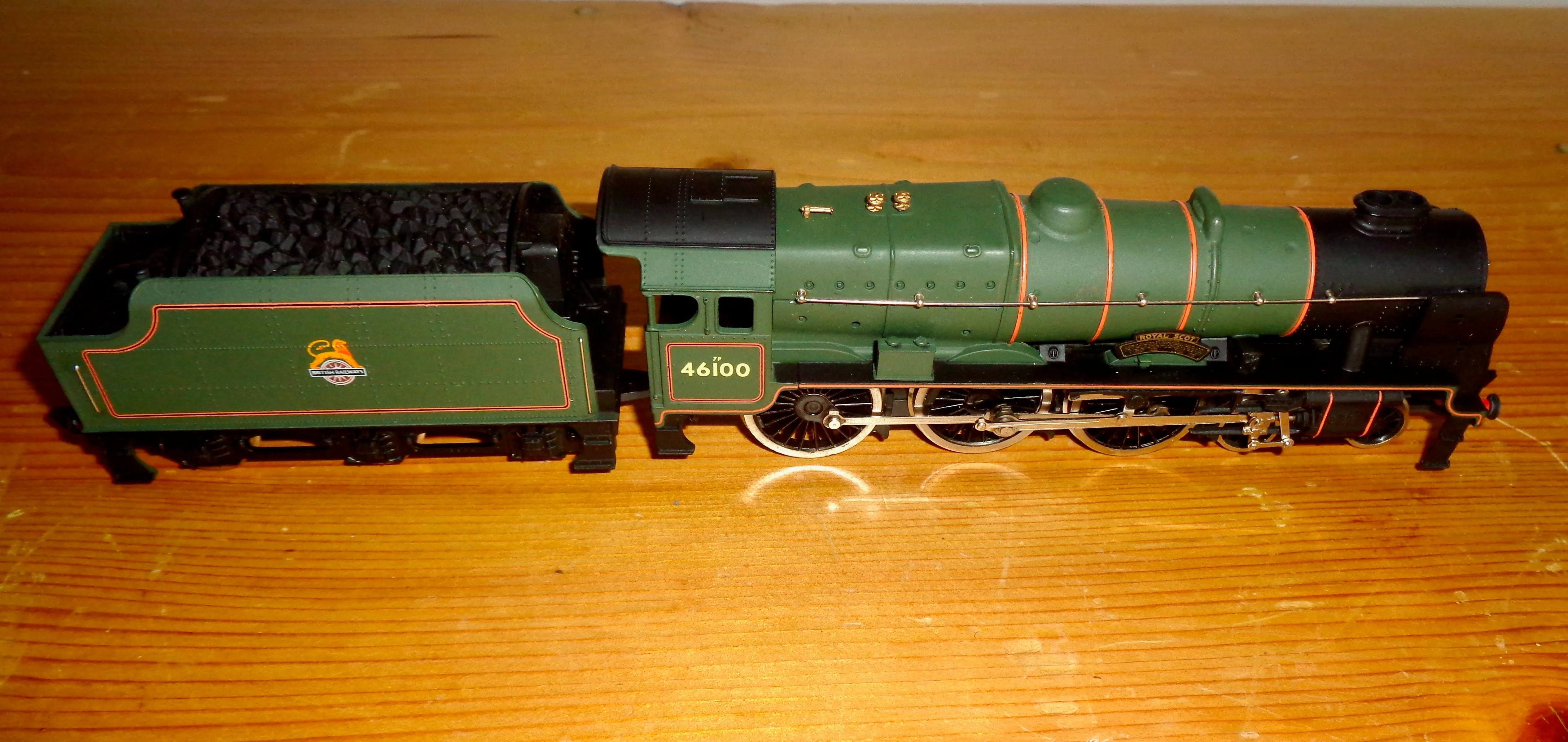 OO Gauge Mainline BR 46100 Royal Scot Steam Locomotive Engine And Tender in Original Box
