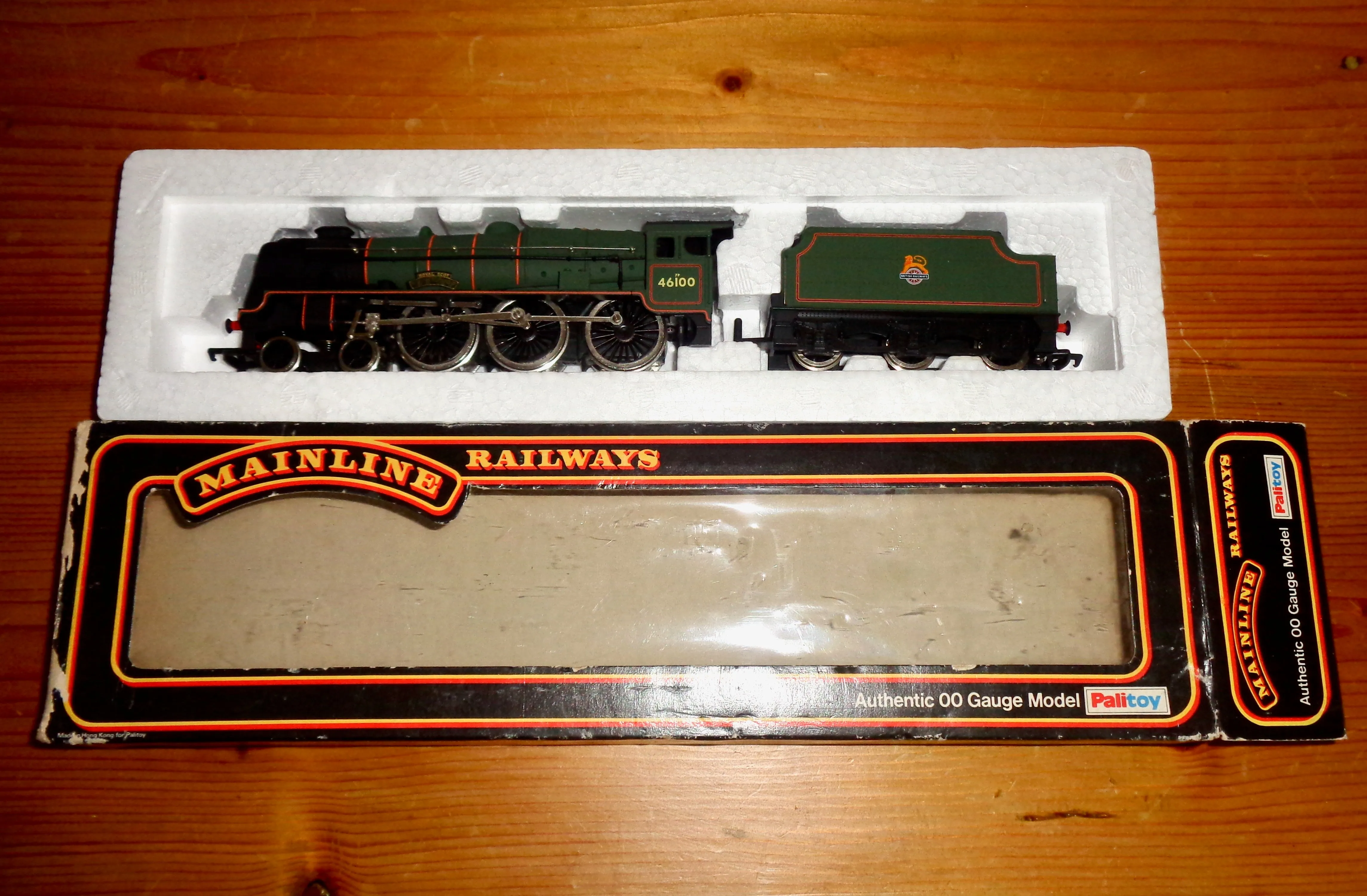 OO Gauge Mainline BR 46100 Royal Scot Steam Locomotive Engine And Tender in Original Box