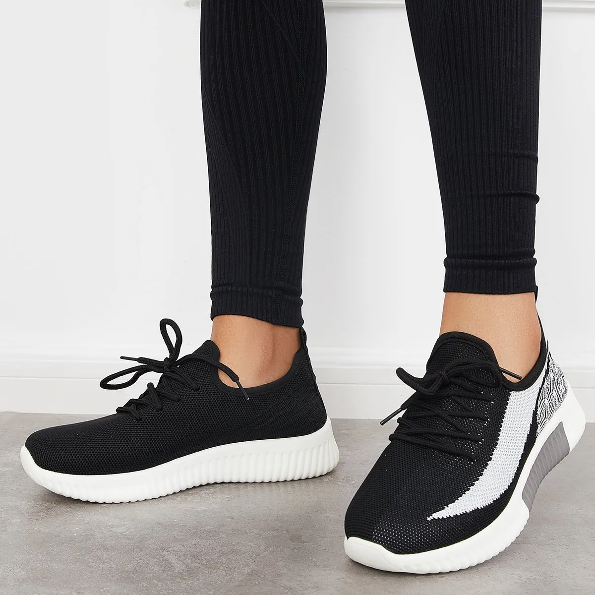 Women's Breathable Lightweight Lace-Up Sneakers